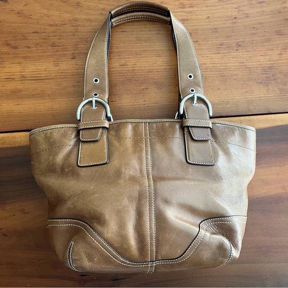 Coach Handbags - Vintage Coach 9544 Soho Leather Tote